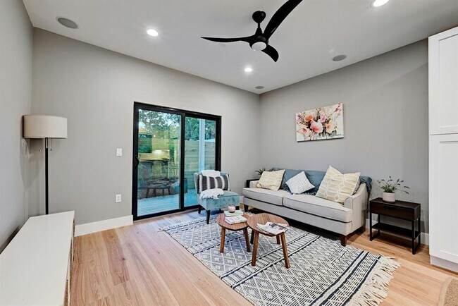 Building Photo - 4313 Maybelle Ave