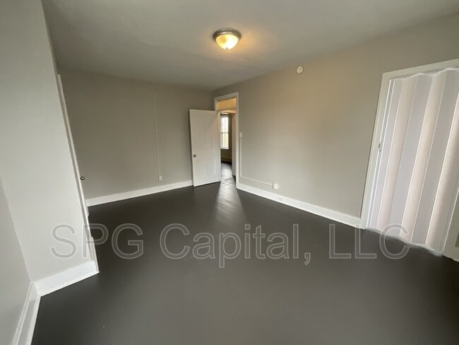 Building Photo - 212 E Orange St