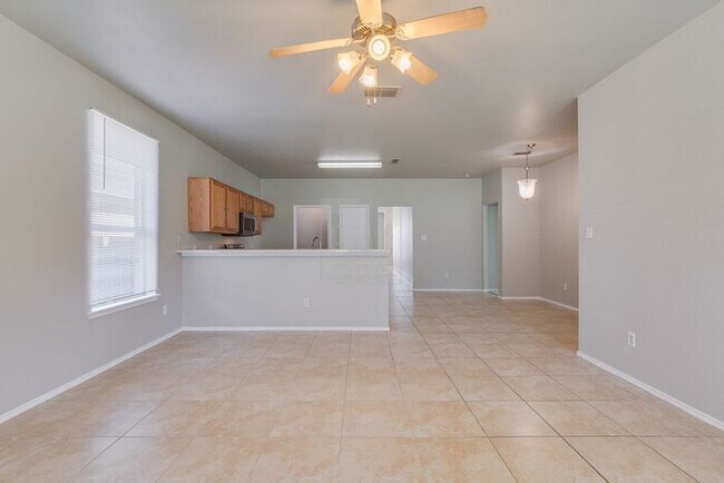 Building Photo - 4 Bedroom/2 Bathroom HOME FOR LEASE! Just ...