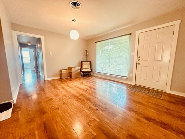 Building Photo - 4803 Everglade Dr