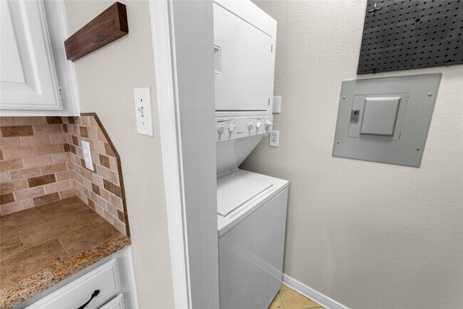 Building Photo - 3663 E NASA Pkwy