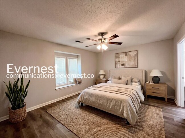 Building Photo - 494 Windridge Point