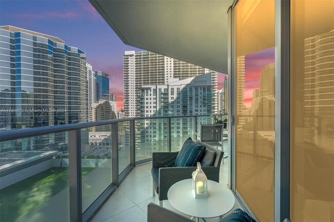 Building Photo - 1300 Brickell Bay Dr