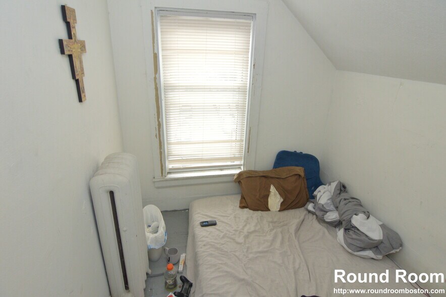 Building Photo - 33 Linden St