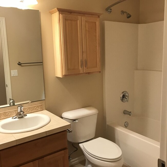 Building Photo - Beautiful Home in West Valley