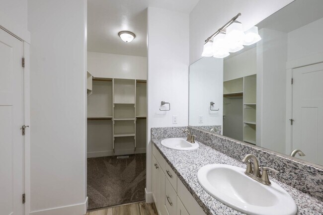 Building Photo - $300 off first month for February & March move-ins! - BEAUTIFUL 3 BED 2.5 BATH TOWNHOME IN SUGAR ...