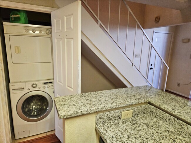 Building Photo - 2425 Holly Hall St