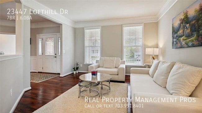 Building Photo - Beautifully Maintained 7 Bedroom 6 Bath Ho...