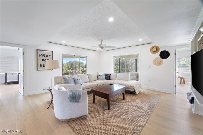 Building Photo - 955 Palm View Dr