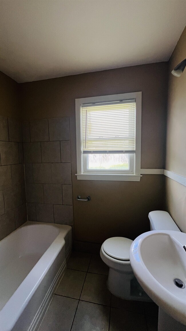 Building Photo - 4868 Southern Ave