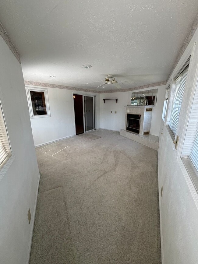 Building Photo - 2541-2543 Edgemont