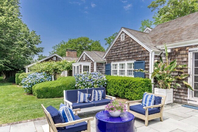 Building Photo - 265 Mecox Road