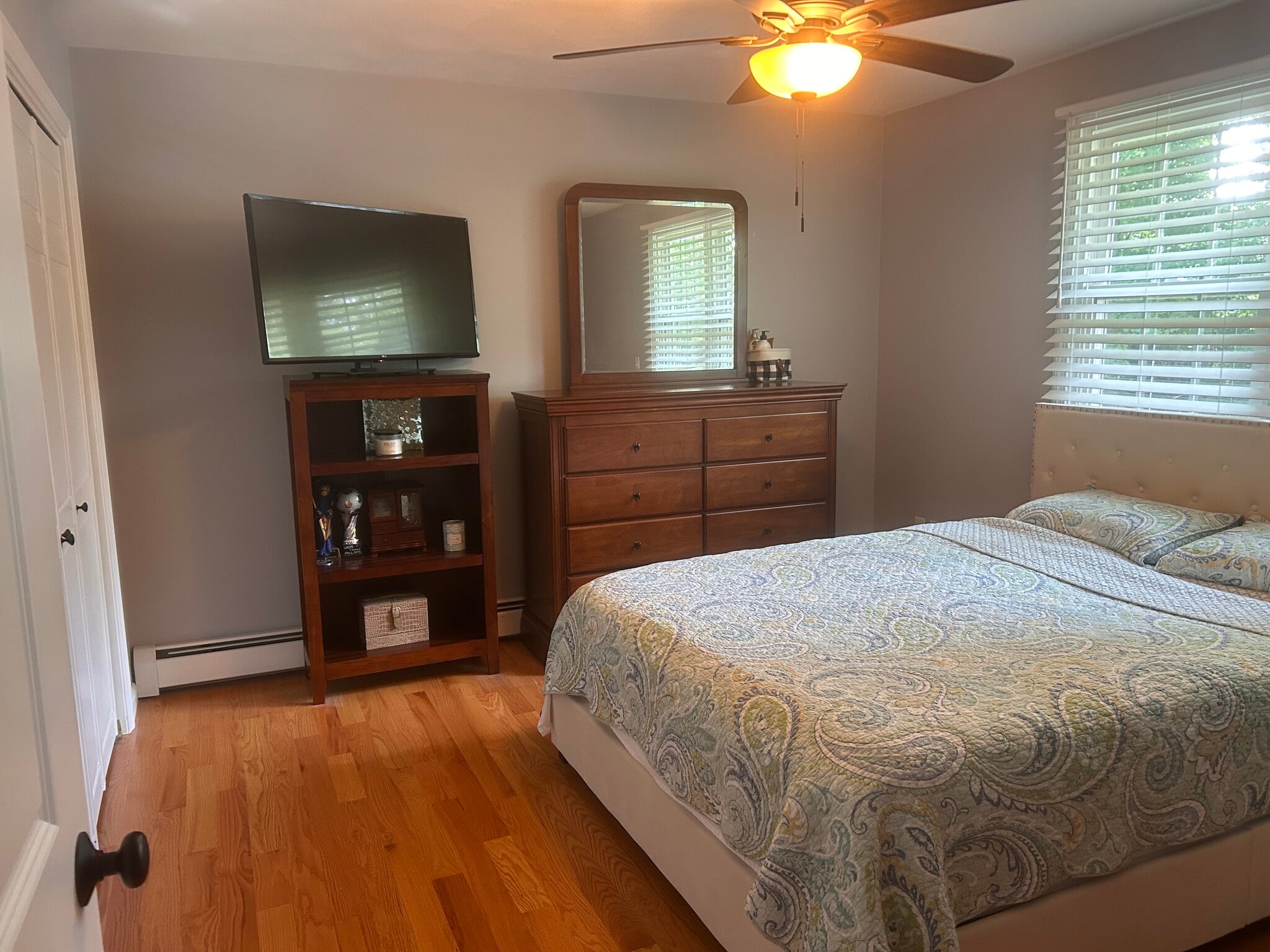 Master Bedroom - 9 Morningside Ct