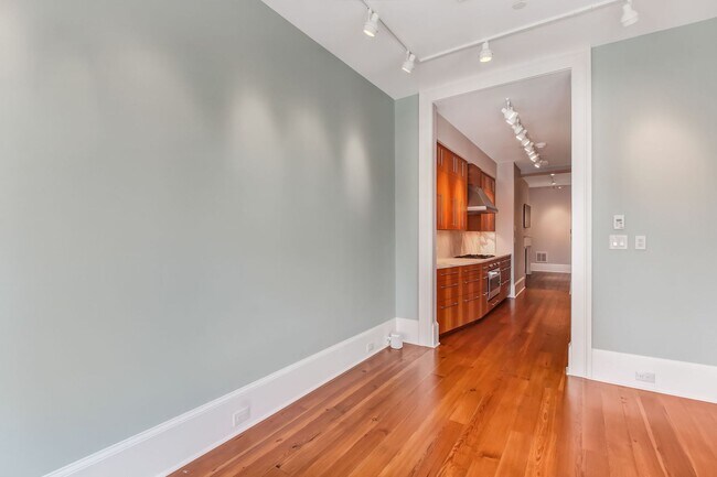 Building Photo - 31 E Jones St