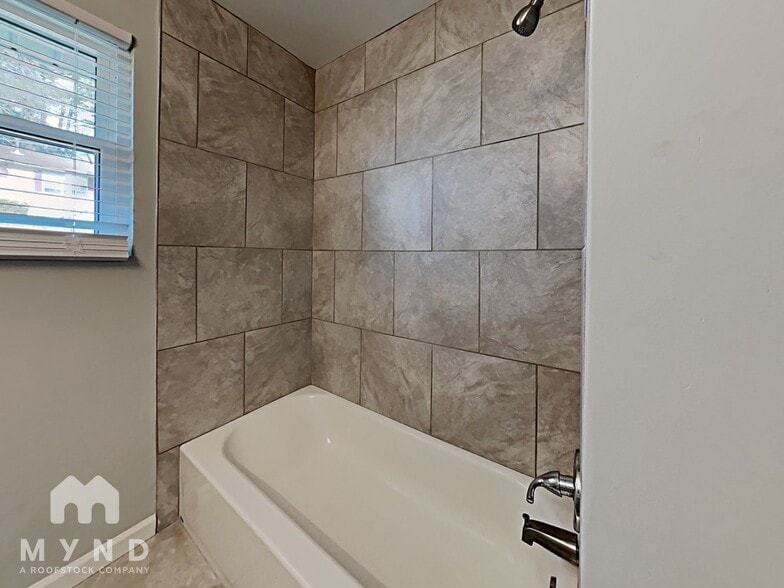 Building Photo - 8757 Sunset Dr