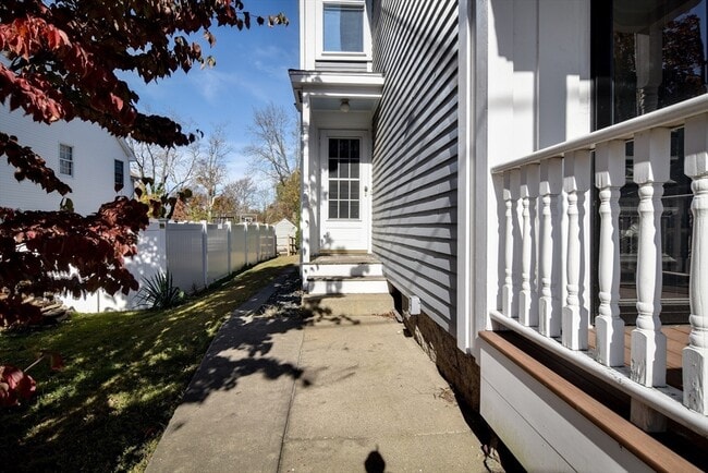 Building Photo - 110 Main St