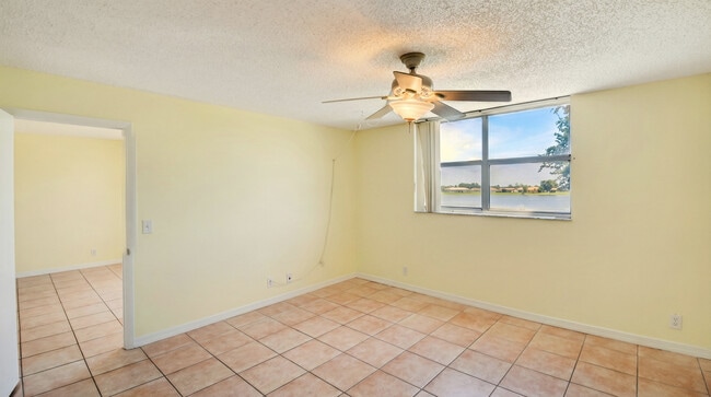 Building Photo - 470 Executive Center Dr