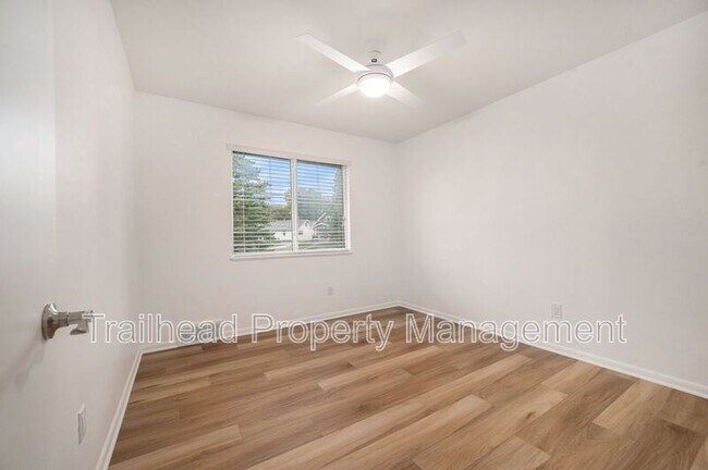 Building Photo - 8316 Robinson St