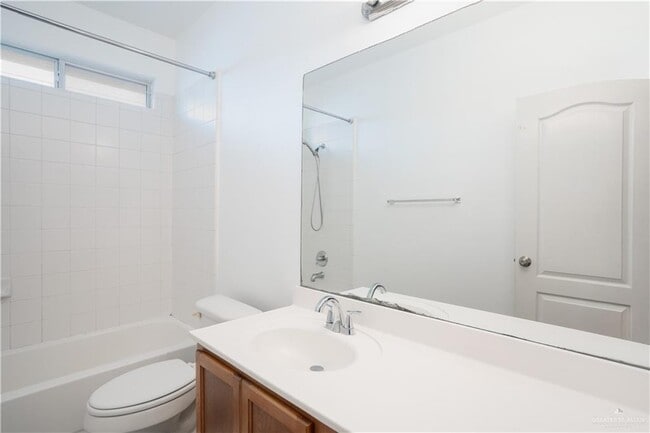Building Photo - 34 San Rafael St
