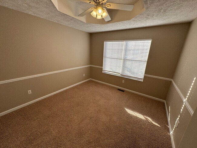 Building Photo - 404 N.Hightower Ave