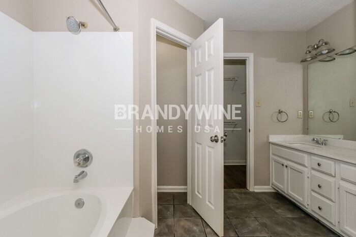 Building Photo - 5762 Riverhead Ave