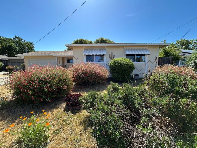 Building Photo - Nice Single Level Home with Attached Garag...