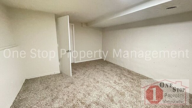 Building Photo - Beutiful duplex 2-bedroom, 1-bath in Blue ...