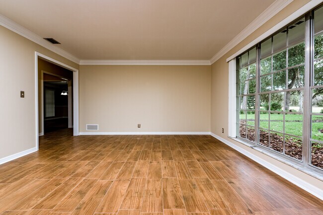 Building Photo - 119 Rio Pinar Dr