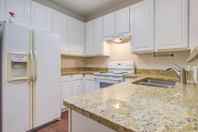 Building Photo - 100 Chinquapin Dr