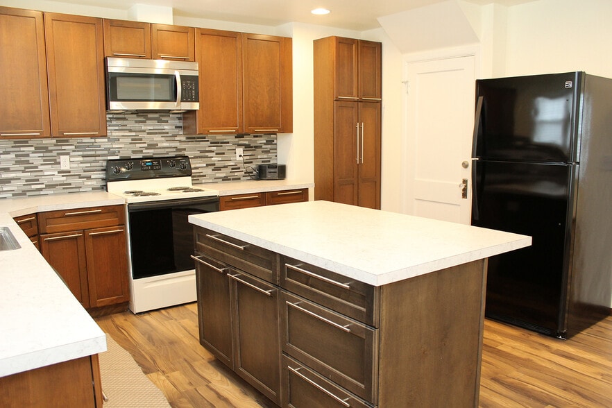 Building Photo - 9134 SE Ankeny St