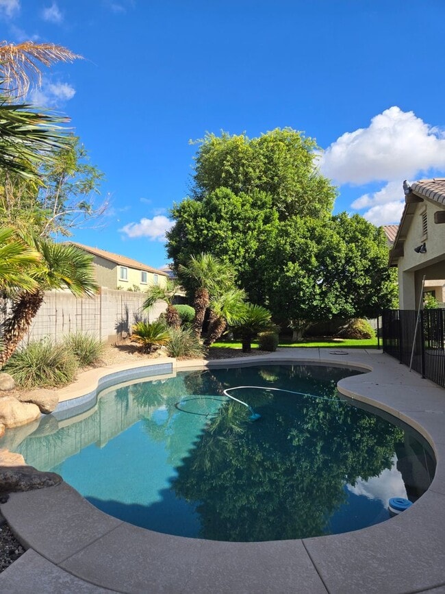 Building Photo - 16758 W Apache St