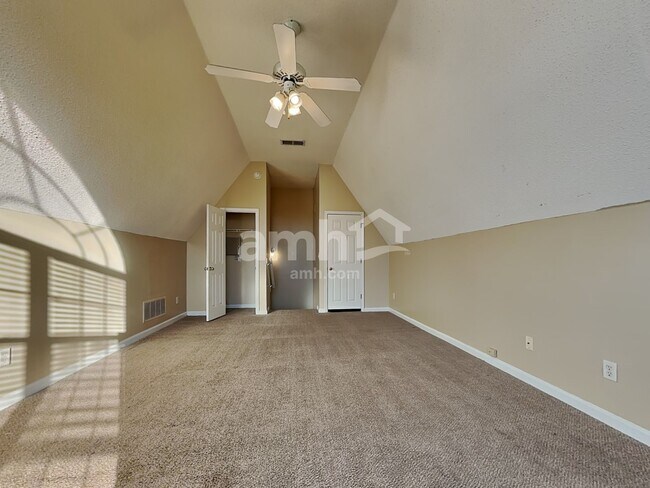 Building Photo - 4946 Rivercrest Ln