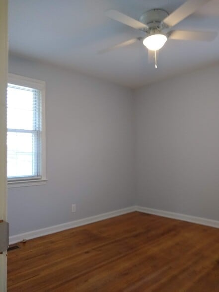 Bed 2 - 1411 Daniel St