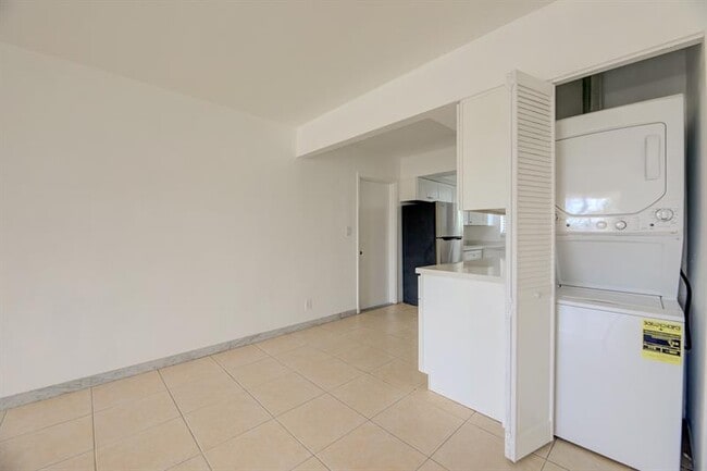 Building Photo - 1017 NW 30th Ct