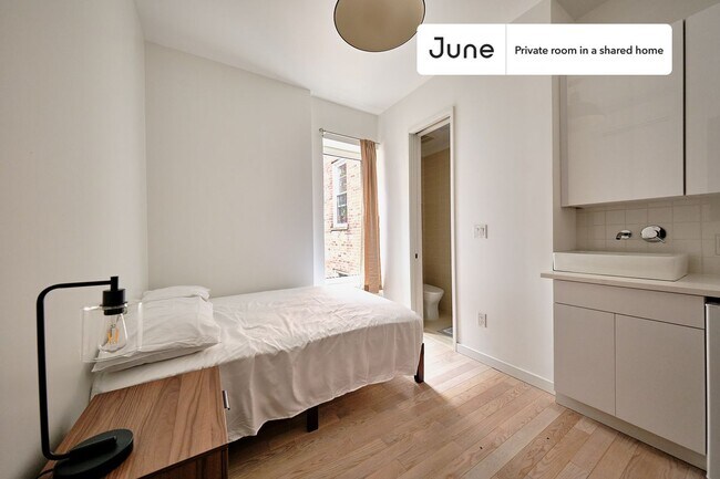 Building Photo - Room in Shared 4 bed/4 bath home