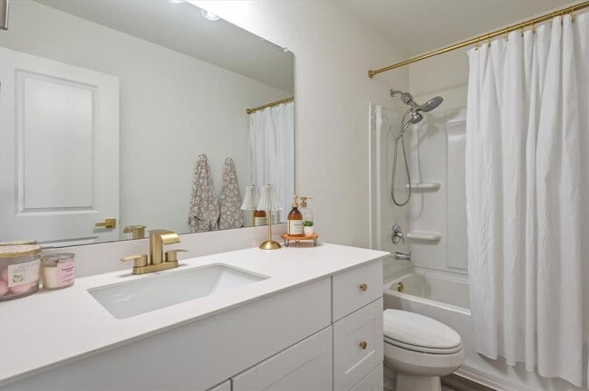 Building Photo - 232 Waterbuck Lp