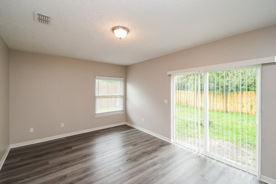 Building Photo - 810 Hardwood St