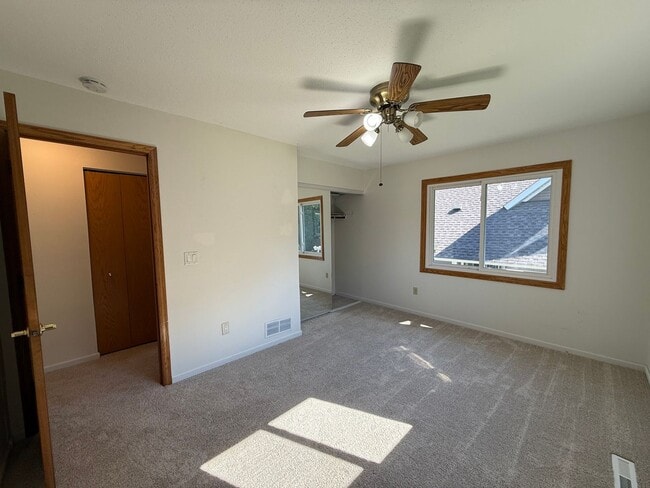 Building Photo - Woodbury 3 Bed 2 Bath Single Family Home