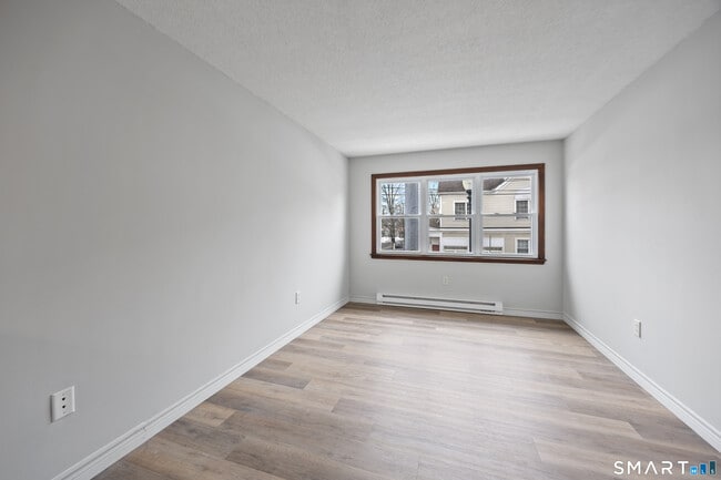 Building Photo - 46 N Cherry St