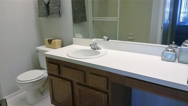 Building Photo - 270 Woodlake Wynde