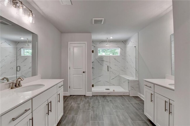 Building Photo - 204 Holsten Ln