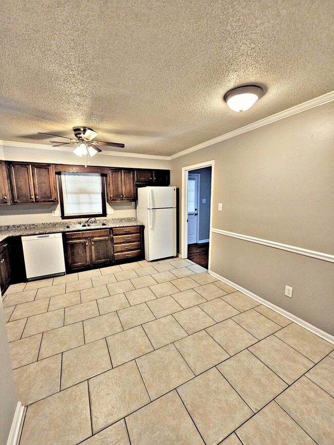 Building Photo - 3BR TOWNHOUSE FOR RENT - DECATUR SW