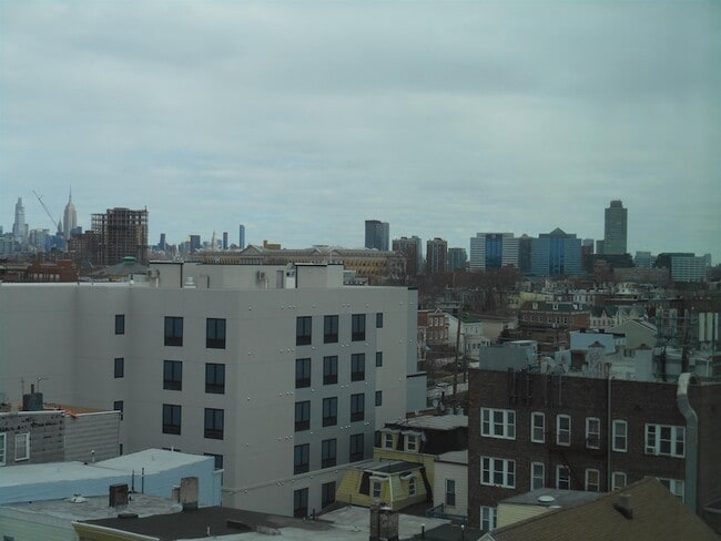 Building Photo - 3 Perrine Ave