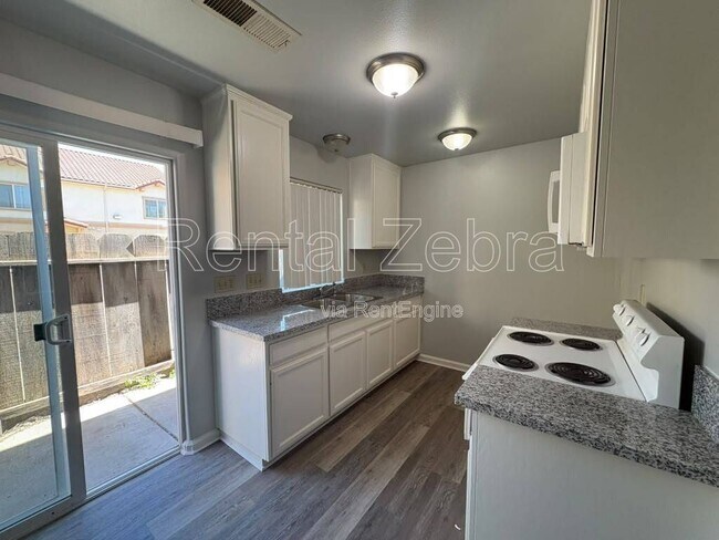 Building Photo - 2951 Willowbrook Dr