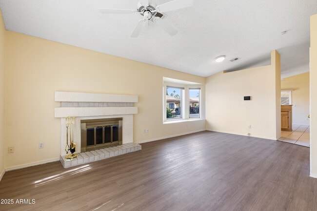 Building Photo - 1120 N Val Vista Dr