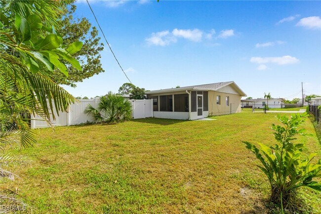 Building Photo - 6014 Deming Ave