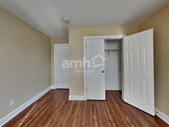 Building Photo - 116 Lake Point Ct