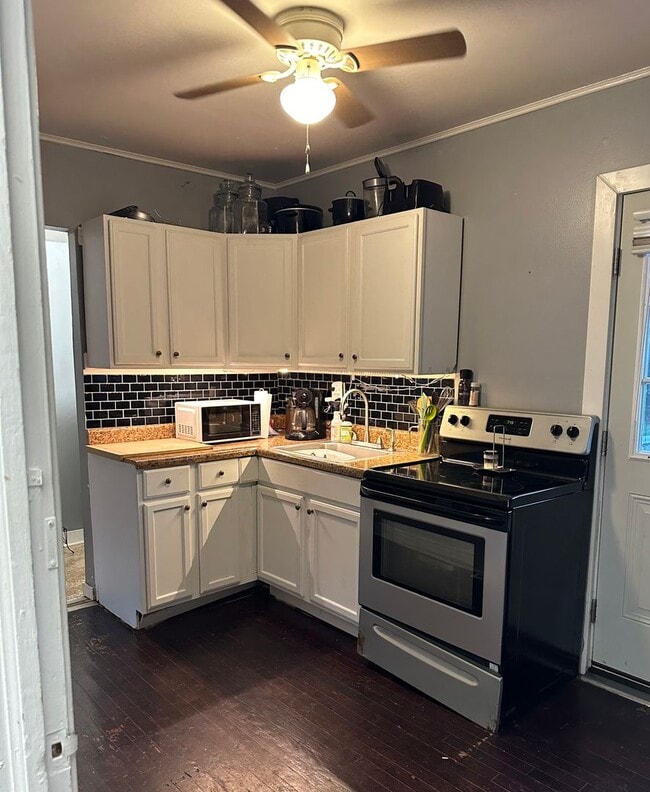 Building Photo - 4 bedroom 2 bath house in Henrico County! All appliances, laundry, central hvac, big yard