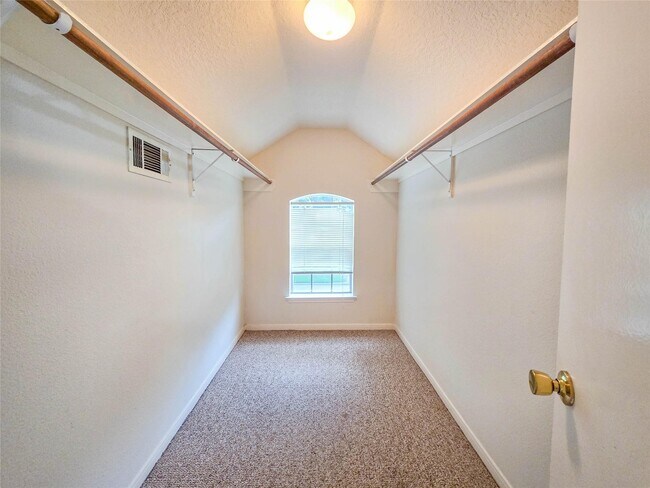 Building Photo - 2214 Trotter Dr