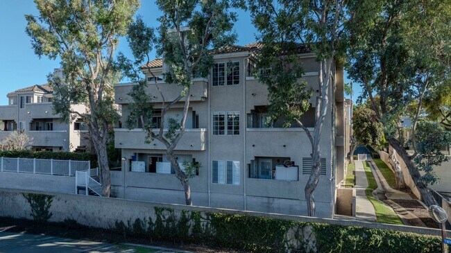 Building Photo - 4591 Warner Ave